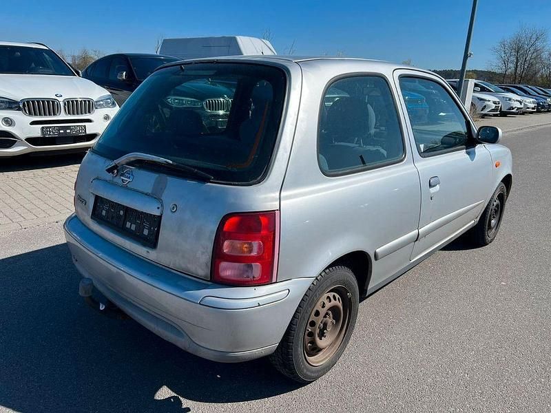 Usado Nissan Micra 60 HP (44 kW) 2002 Prateado Citadino