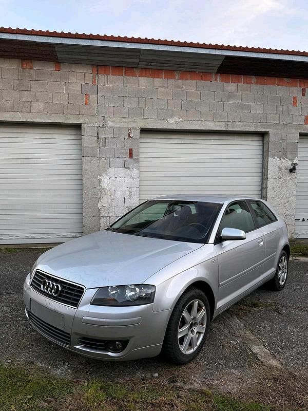 Grau Gebraucht 2003 Audi A3 Kleinwagen | 1.350 € (Fairer Preis) - Bild 1/4