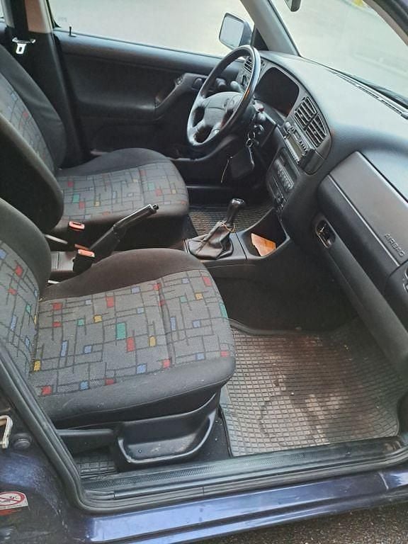 Gebraucht VW Golf III 90 PS (66 kW) 1997 Blau Limousine