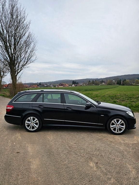 Gebraucht Mercedes E350 Elegance 265 PS (194 kW) 2010 Schwarz Limousine