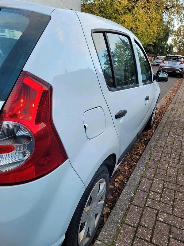 Gebraucht Dacia Sandero 75 PS (55 kW) 2010 Weiß Kleinwagen