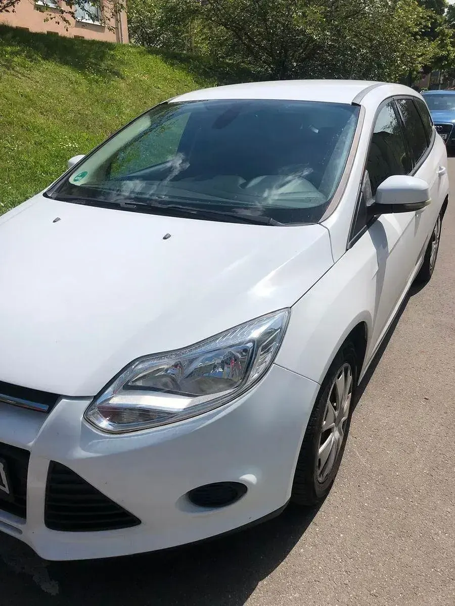 Gebraucht Ford Focus 95 PS (69 kW) 2013 Weiß Limousine