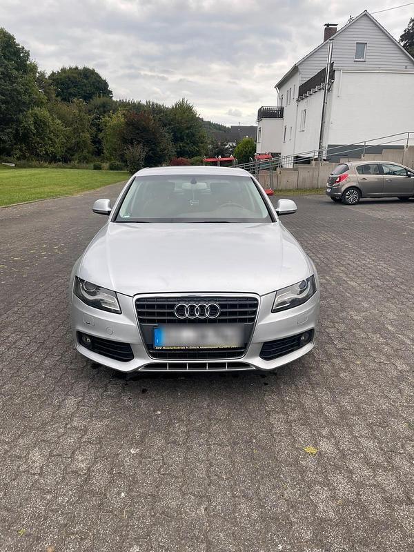 Silber Gebraucht 2009 Audi A4 Limousine | 3.550 € (Superpreis) - Bild 1/4