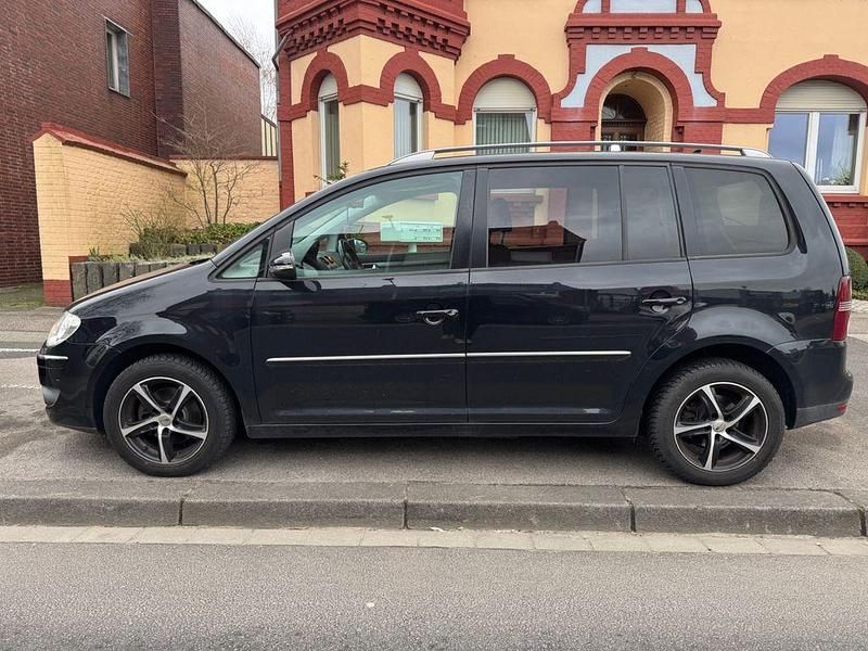 Gebraucht VW Touran 140 PS (102 kW) 2010 Schwarz Van / Kleinbus
