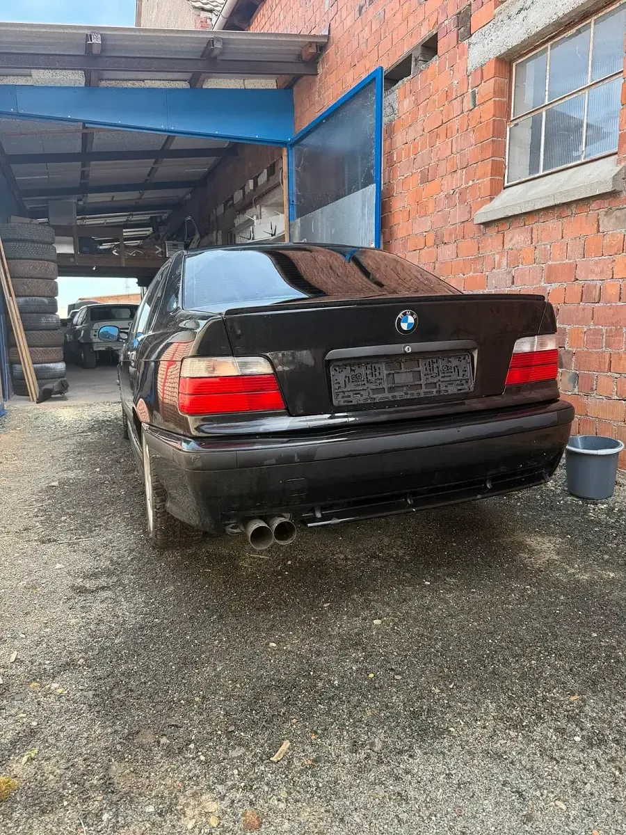 Gebraucht BMW 323 170 PS (125 kW) 1995 Schwarz Limousine
