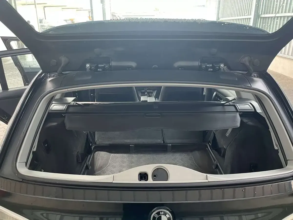 Gebraucht BMW 320 Sport Line 177 PS (130 kW) 2008 Schwarz Kombi