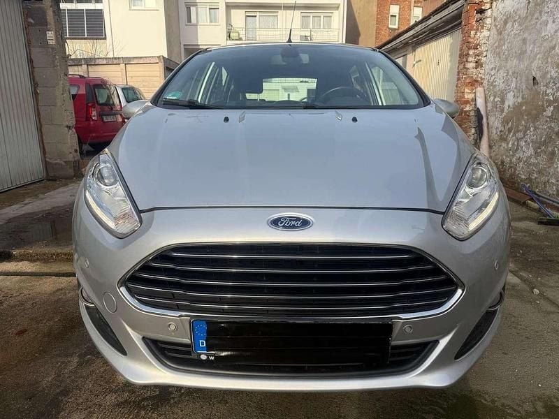 Grau Gebraucht 2013 Ford Fiesta Titanium Limousine | 7.500 € (Superpreis) - Bild 1/4