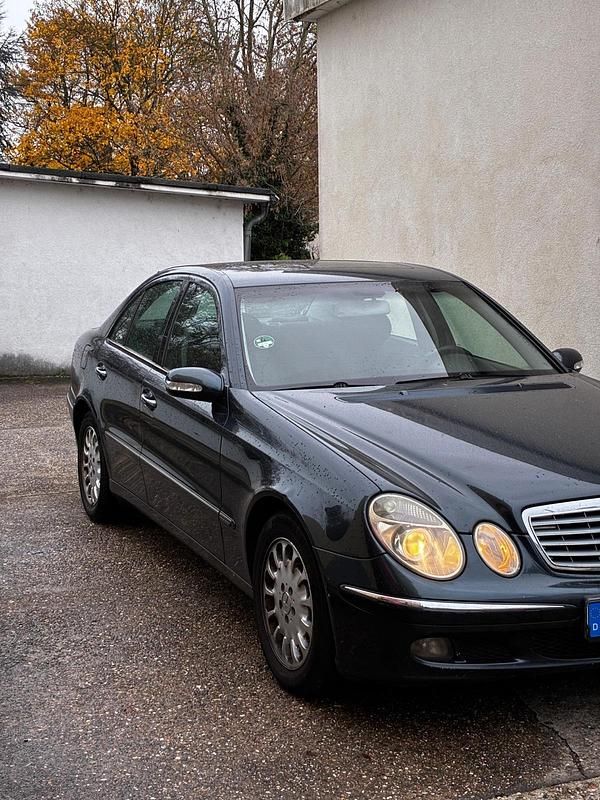 Gebraucht Mercedes E200 122 PS (89 kW) 2005 Schwarz Limousine