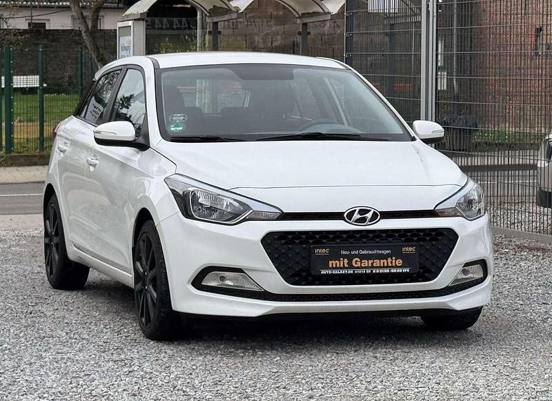 Gebraucht Hyundai i20 GO! 75 PS (55 kW) 2017 Polar white / sol Kleinwagen