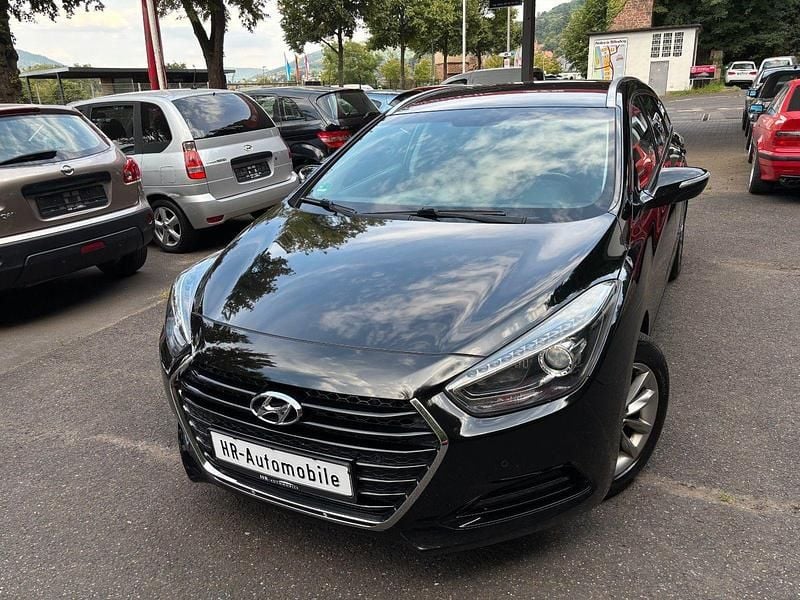 Schwarz Gebraucht 2016 Hyundai i40 Style Kombi | 6.950 € (Superpreis) - Bild 1/4