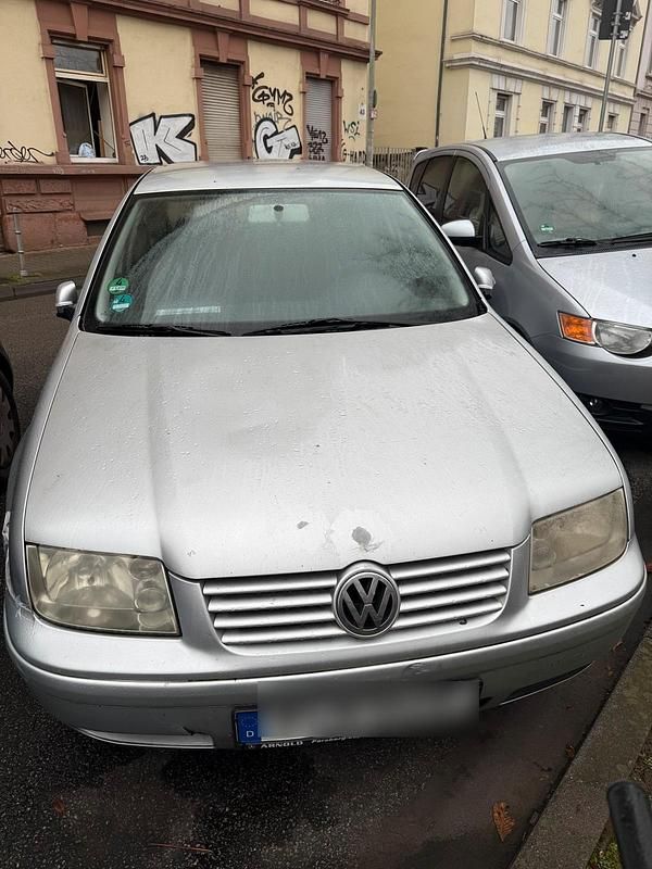 Silber Gebraucht 2001 VW Golf IV Kleinwagen | 1.500 € - Bild 1/4