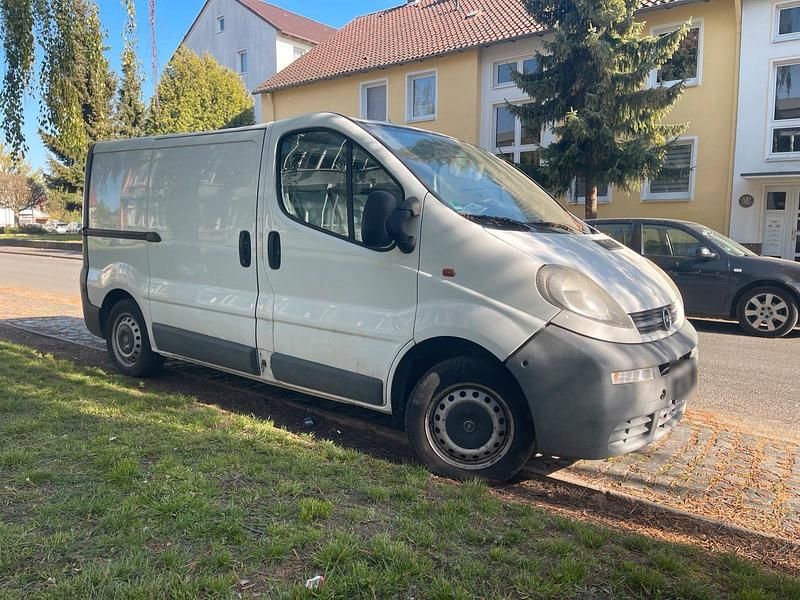 Second-hand Opel Vivaro 101 CP (74 kW) 2006 Alb Monovolum