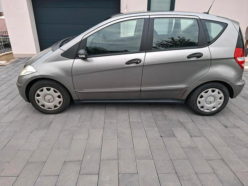 Silber Gebraucht 2007 Mercedes A150 Limousine | 1.100 € (Superpreis) - Bild 1/4