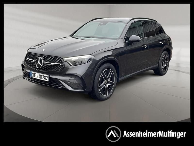 Grau Gebraucht 2024 Mercedes GLC200 Night SUV | 55.379 € (Teuer) - Bild 1/4