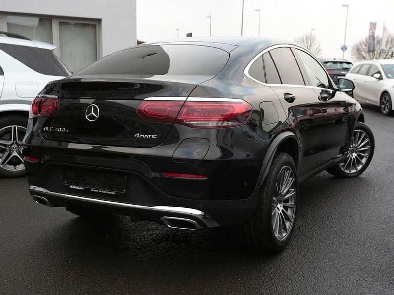 Gebraucht Mercedes GLC300e AMG 320 PS (235 kW) 2020 Obsidianschwarz metallic Coupé