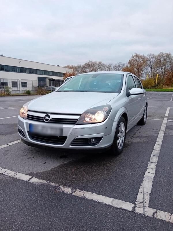 Grau Gebraucht 2005 Opel Astra Coupé | 1.650 € (Fairer Preis) - Bild 1/4