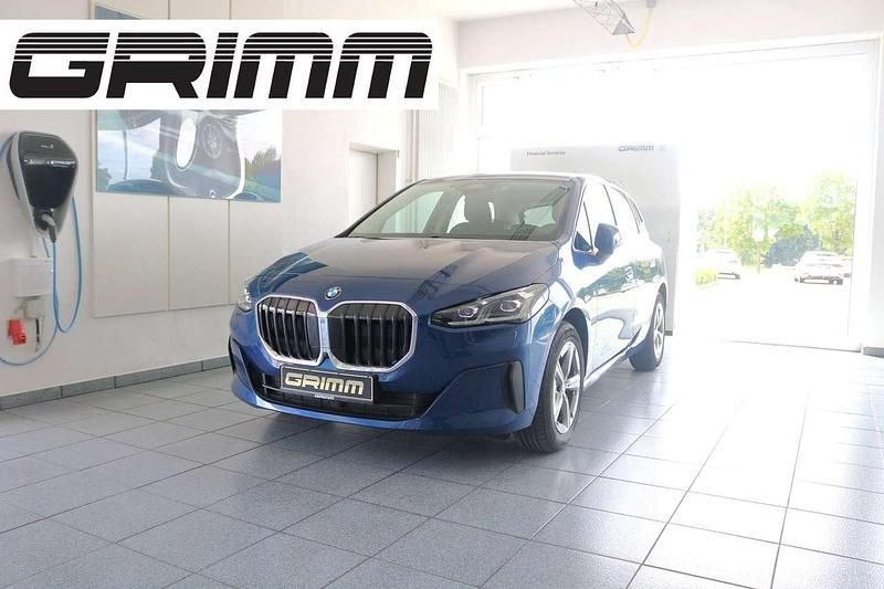 Phytonicblau Gebraucht 2022 BMW 218 Van / Kleinbus | 27.890 € (Guter Preis) - Bild 1/4