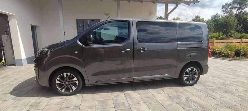 Grau Gebraucht 2020 Opel Zafira Life Elegance Van | 36.500 € (Etwas zu teuer) - Bild 1/4