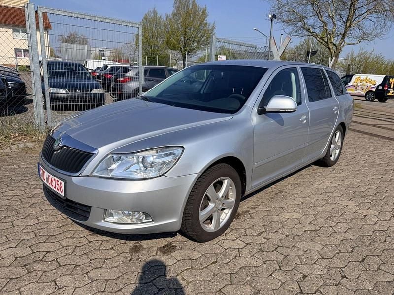 Gebraucht Skoda Octavia Ambiente 160 PS (117 kW) 2010 Silber Kombi