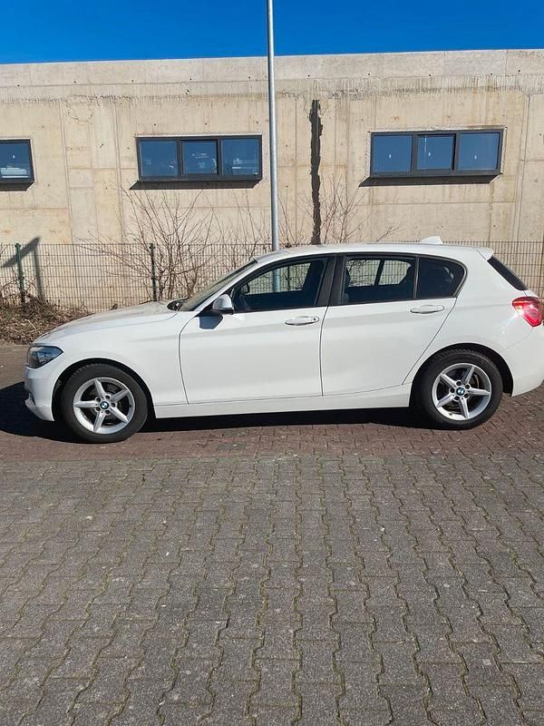 Gebraucht BMW 116 Advantage 109 PS (80 kW) 2015 Weiß Kleinwagen