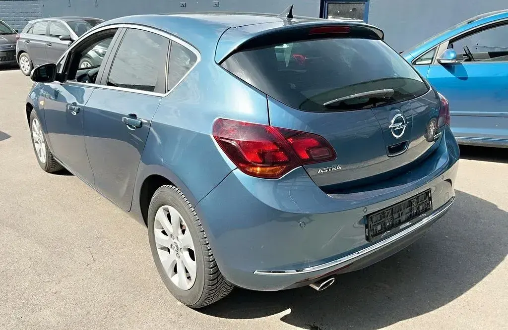 Second-hand Opel Astra Exklusiv 140 CP (102 kW) 2015 Albastru Berlinǎ