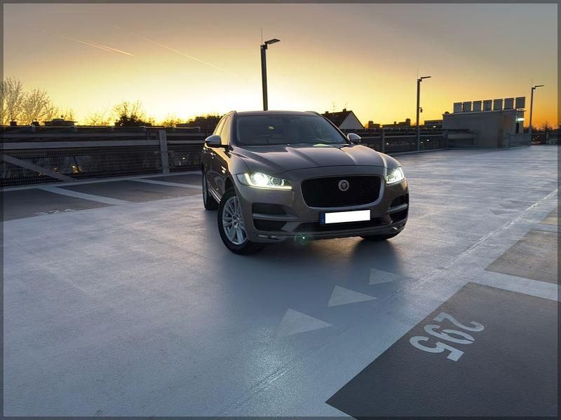 Gebraucht Jaguar F-Pace 179 PS (131 kW) 2017 Braun SUV