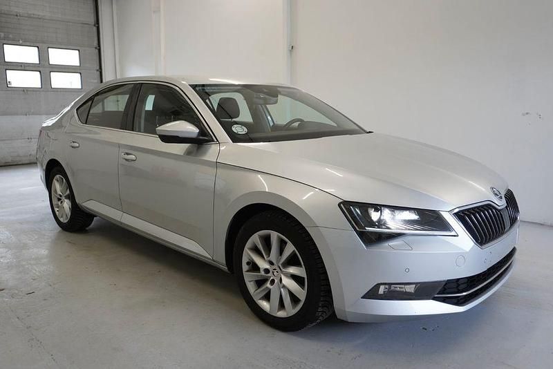 Gebraucht Skoda Superb Style 120 PS (88 kW) 2019 Silber Limousine
