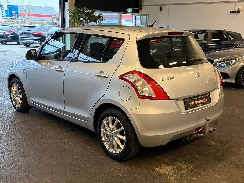 Gebraucht Suzuki Swift 75 PS (55 kW) 2013 Silber Kleinwagen