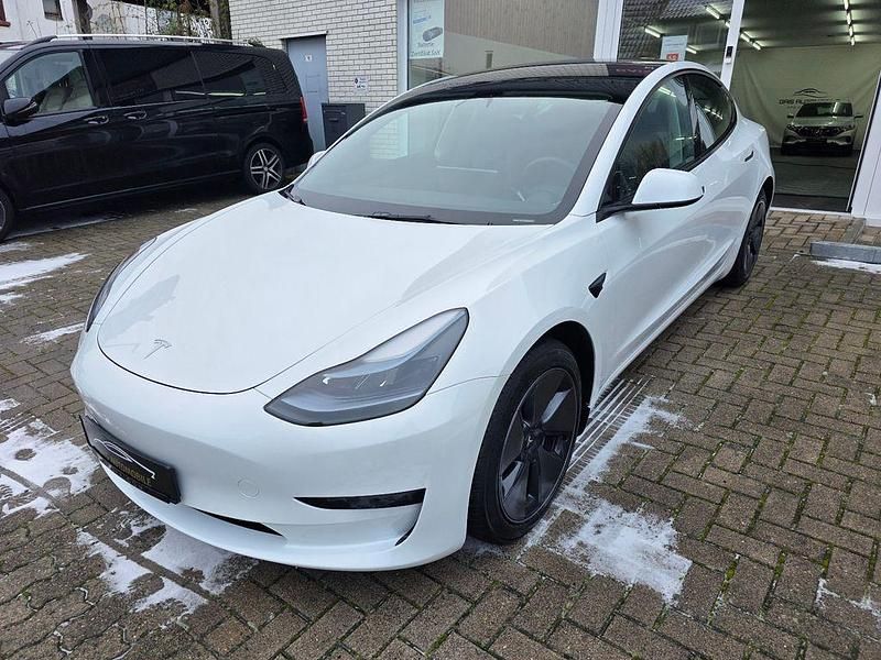 Weiß Gebraucht 2022 Tesla Model 3 RWD Limousine | 27.370 € (Fairer Preis) - Bild 1/4