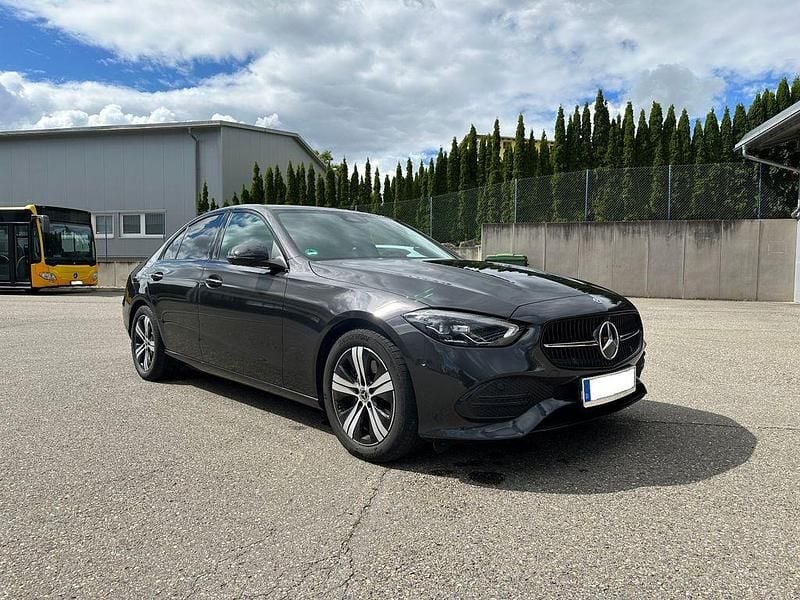 Grau Gebraucht 2022 Mercedes C220 Limousine | 34.500 € (Guter Preis) - Bild 1/4
