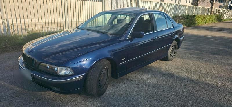 Violet Gebraucht 1996 BMW 520 Limousine | 2.499 € (Guter Preis) - Bild 1/4