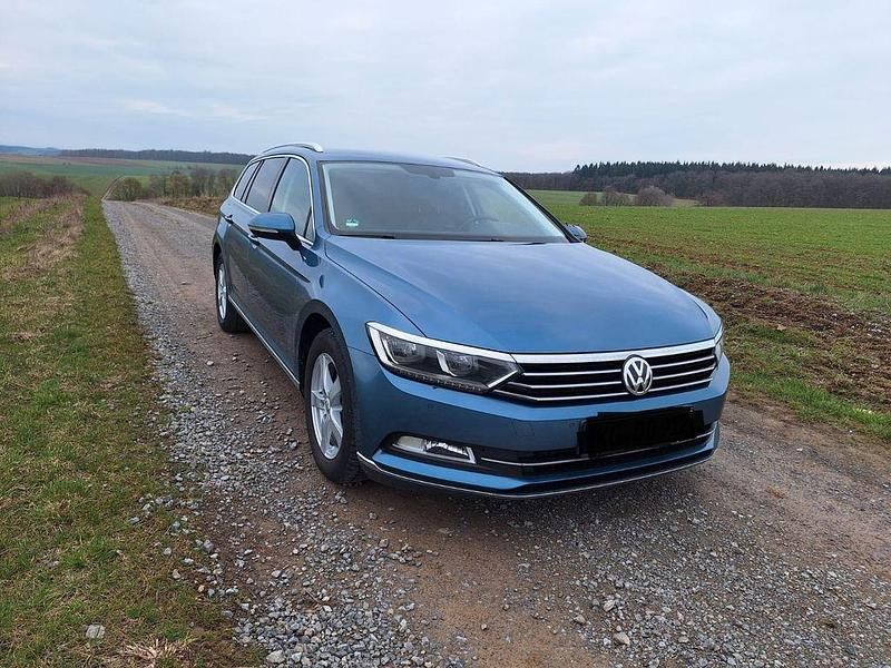 Gebraucht VW Passat Highline 150 PS (110 kW) 2015 Blau Kombi