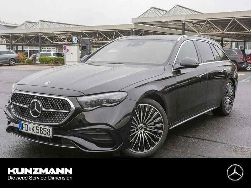 Obsidianschwarz metallic Gebraucht 2025 Mercedes E220 AMG Kombi | 61.780 € - Bild 1/4