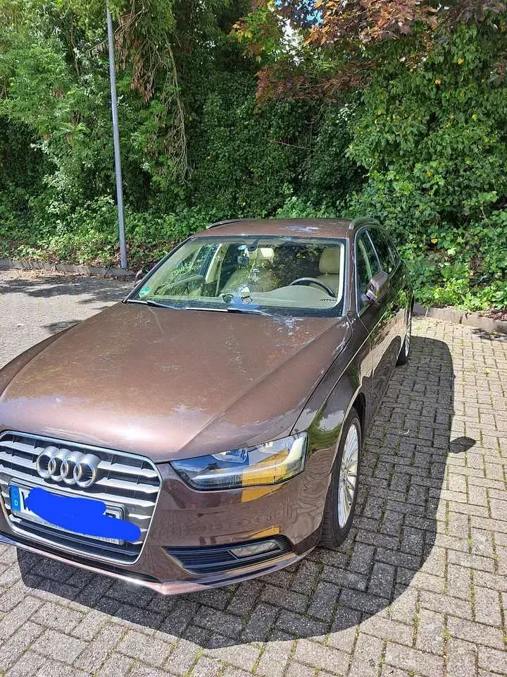 Gebraucht Audi A4 Attraction 143 PS (105 kW) 2012 Braun Kombi