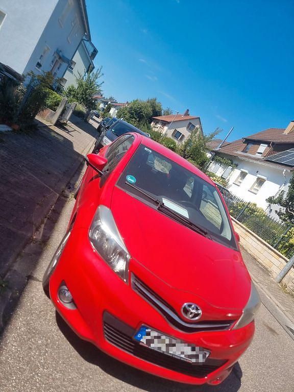 Rot Gebraucht 2012 Toyota Yaris Limousine | 5.500 € (Guter Preis) - Bild 1/4