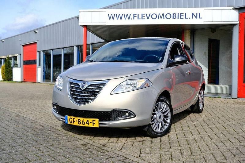 Gebraucht Lancia Ypsilon Platinum 80 PS (58 kW) 2015 Braun Kleinwagen