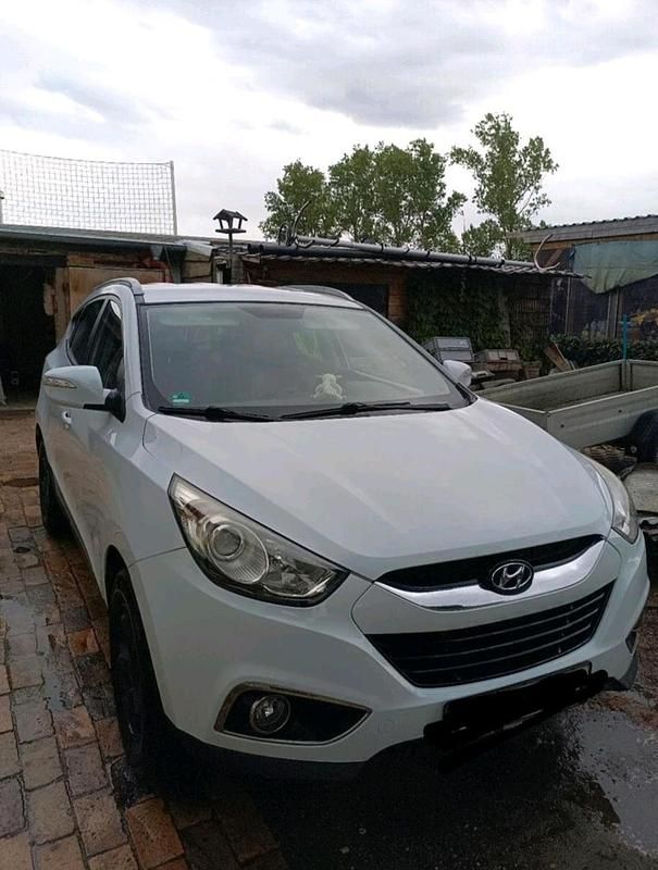 Weiß Gebraucht 2012 Hyundai ix35 SUV | 6.300 € (Guter Preis) - Bild 1/4