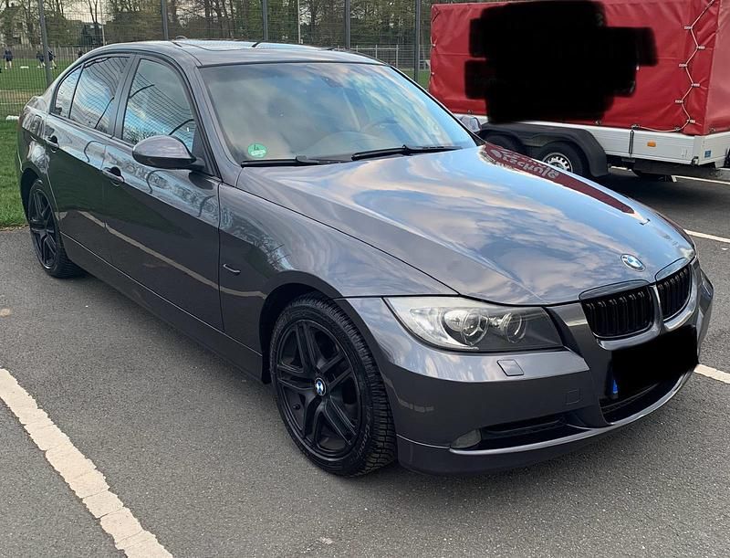 Gebraucht BMW 320 163 PS (119 kW) 2007 Grau Limousine