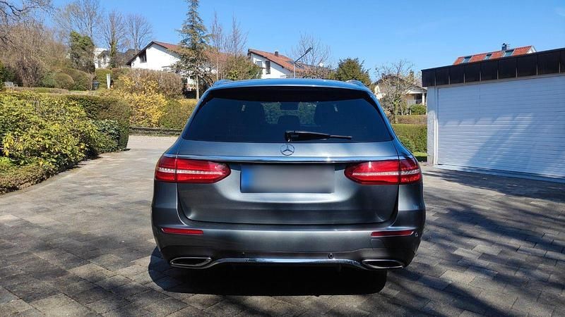 Gebraucht Mercedes E200 Sport 184 PS (135 kW) 2017 Grau Kombi