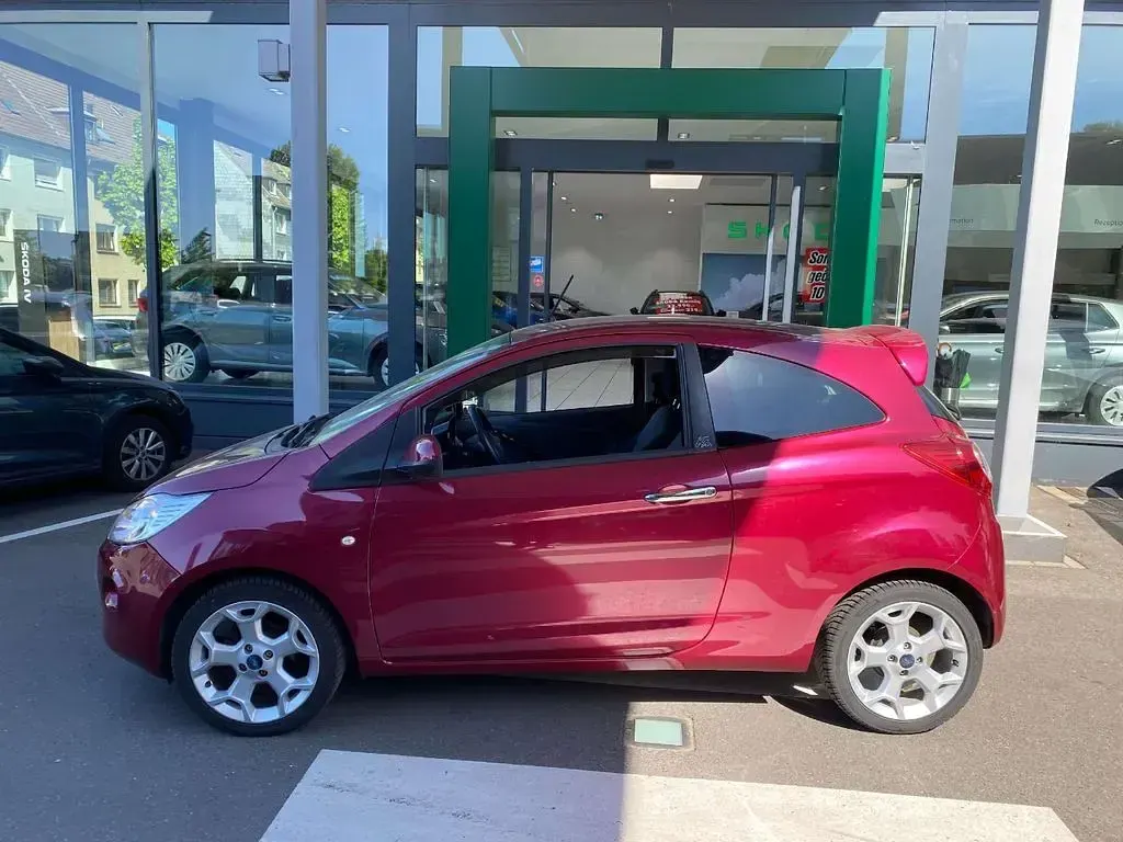 Gebraucht Ford Ka Titanium 69 PS (50 kW) 2014 Funky magenta metallic Kleinwagen