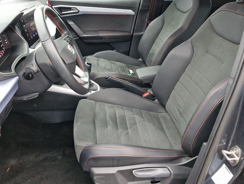 Grau metallic Gebraucht 2024 Seat Arona FR SUV | 19.240 € (Guter Preis) - Bild 1/4