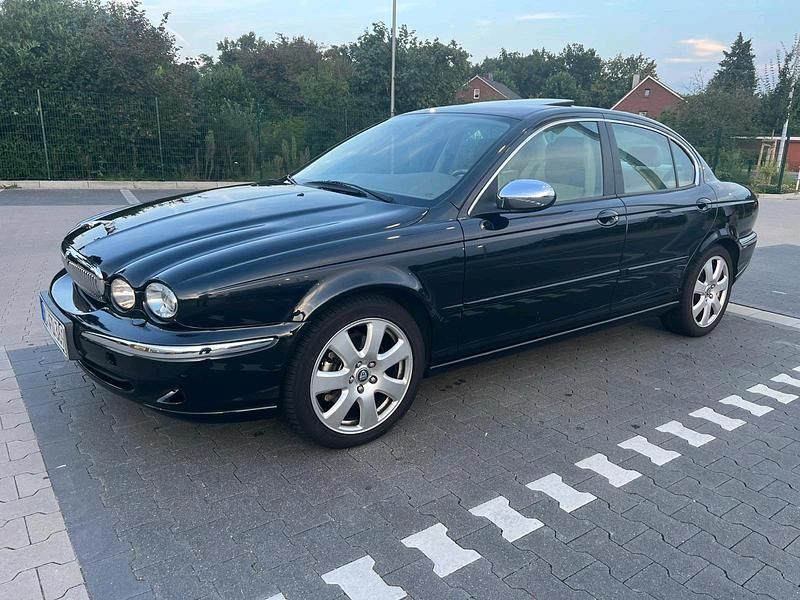 Schwarz Gebraucht 2005 Jaguar X-type Executive Limousine | 3.990 € (Fairer Preis) - Bild 1/4
