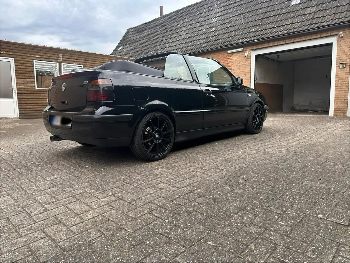 Używany VW Golf 116 KM (85 kW) 2001 Czarny Kabriolet