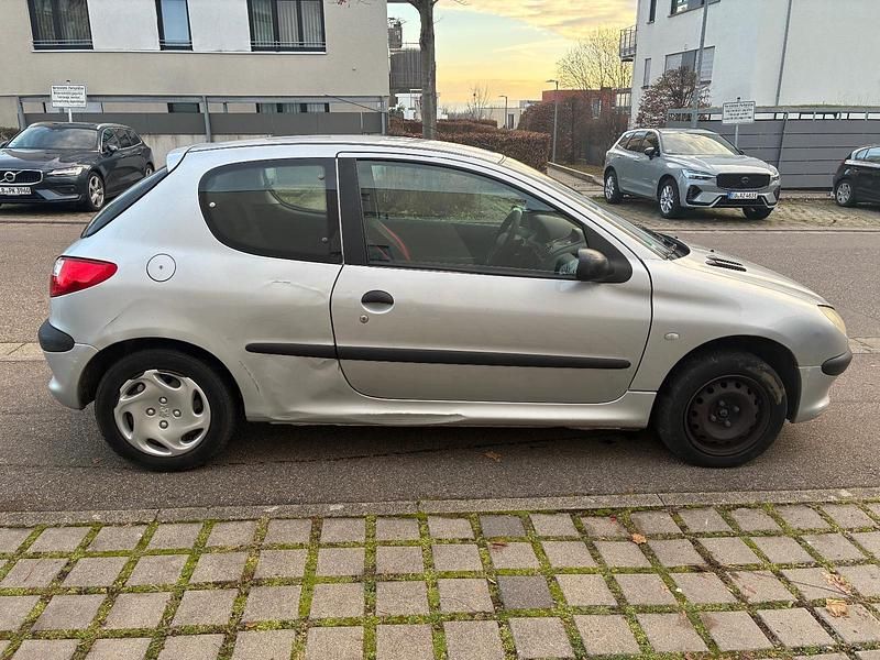 Gebraucht Peugeot 206 60 PS (44 kW) 2002 Silber Coupé