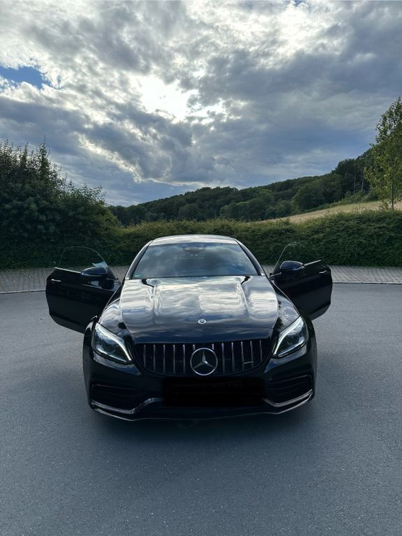 Schwarz Gebraucht 2022 Mercedes C63 AMG AMG Coupé | 73.550 € (Fairer Preis) - Bild 1/4