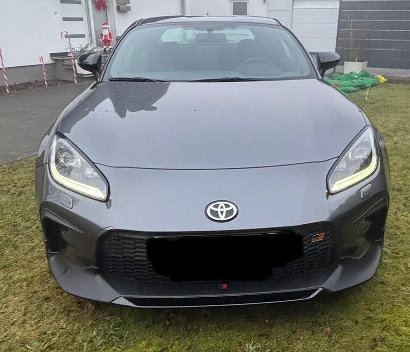 Grau Gebraucht 2023 Toyota GR86 Coupé | 29.990 € - Bild 1/4