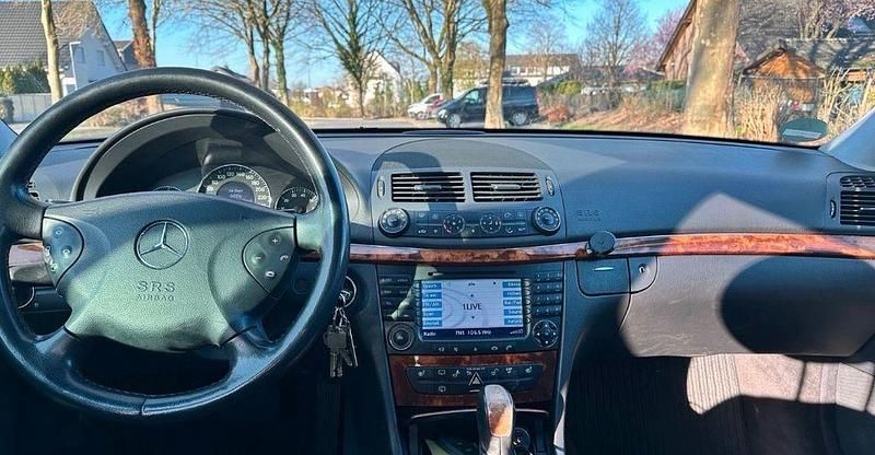 Gebraucht Mercedes E240 Elegance 177 PS (130 kW) 2005 Schwarz Limousine