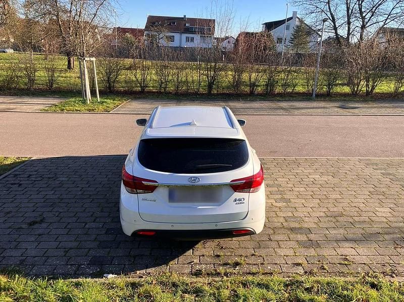 Weiß Gebraucht 2017 Hyundai i40 Kombi | 10.000 € (Superpreis) - Bild 1/4