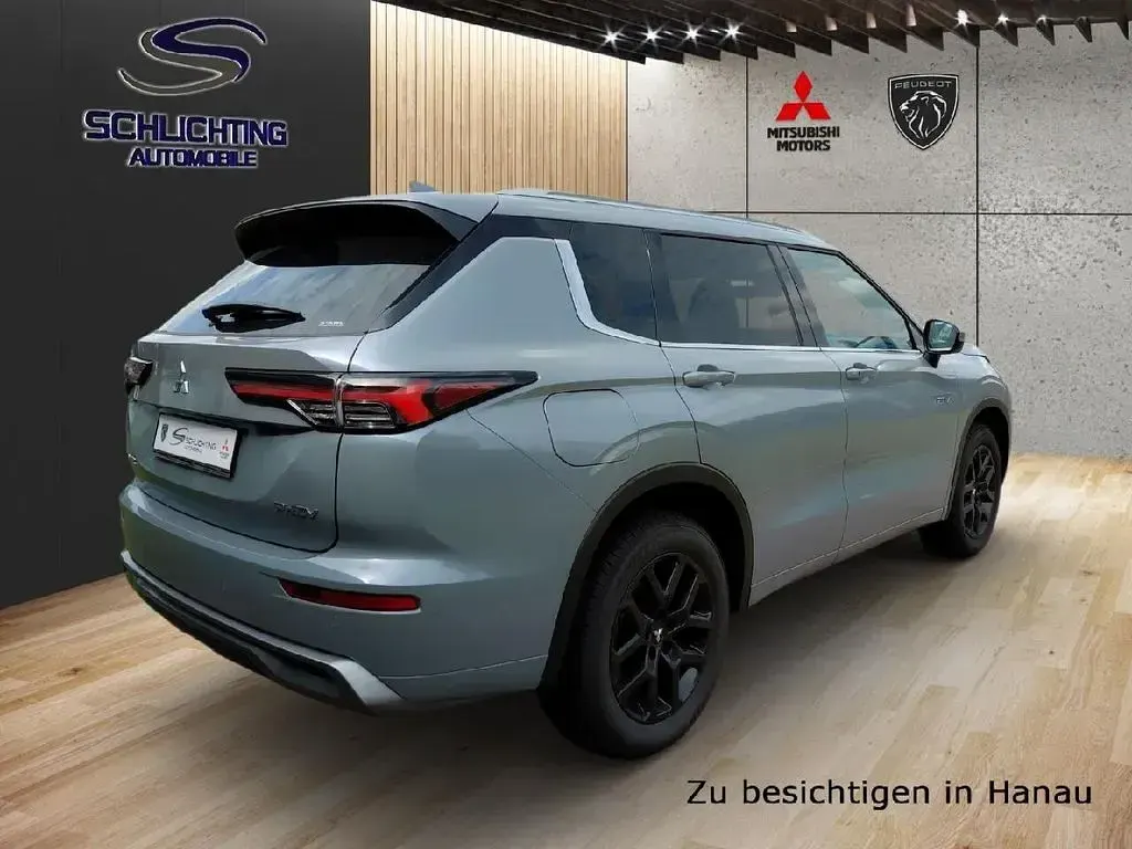 Gebraucht Mitsubishi Outlander P-HEV Top 136 PS (100 kW) 2025 Mondstein grau (metallic) SUV