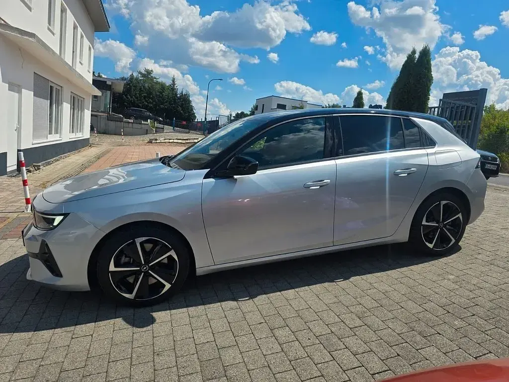 Gebraucht Opel Astra GS Line 181 PS (133 kW) 2024 Silber Kleinwagen